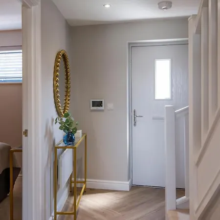 Crescent Court Modern And Luxurious アパート ヨーク