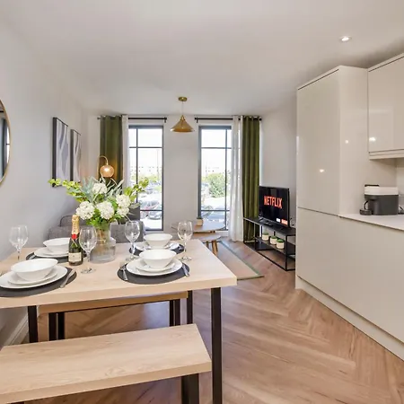 Crescent Court Modern And Luxurious アパート *