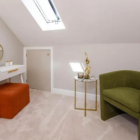 Crescent Court Modern And Luxurious *