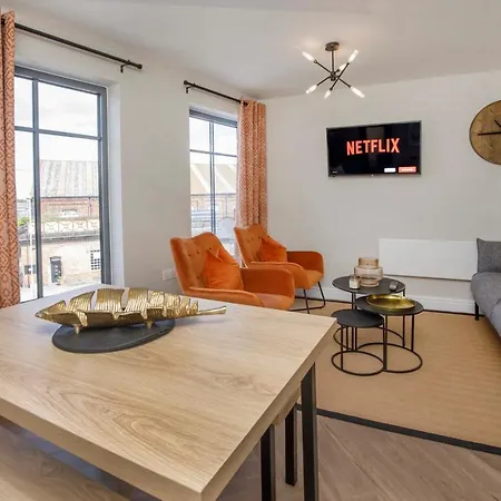 Crescent Court Modern And Luxurious