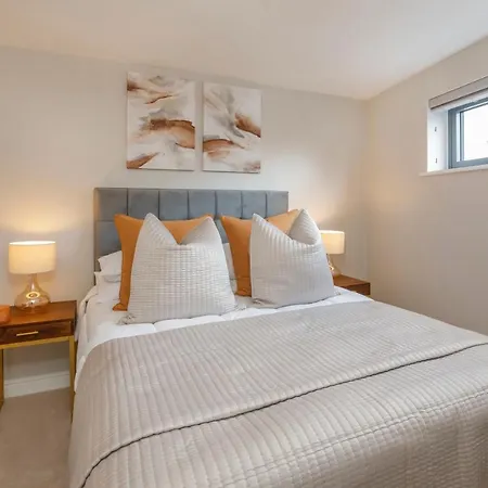 Crescent Court Modern And Luxurious