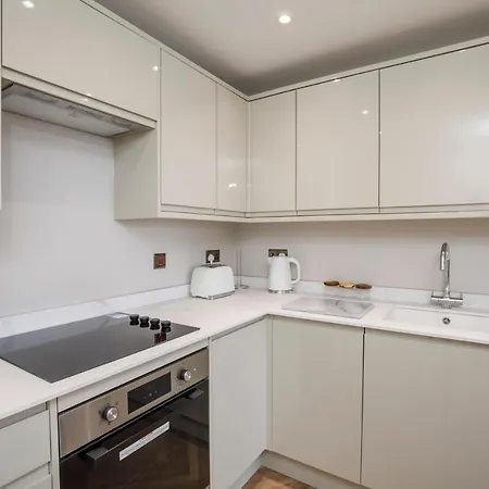 Crescent Court Modern And Luxurious *