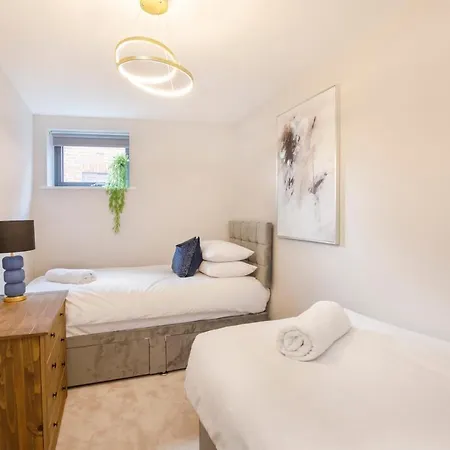 Crescent Court Modern And Luxurious * يورك