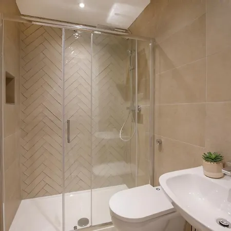 Crescent Court Modern And Luxurious شقة *