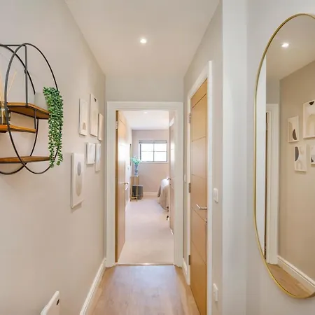 Crescent Court Modern And Luxurious *