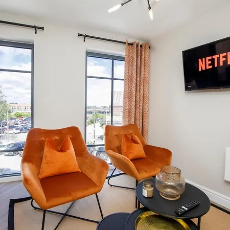 Crescent Court Modern And Luxurious