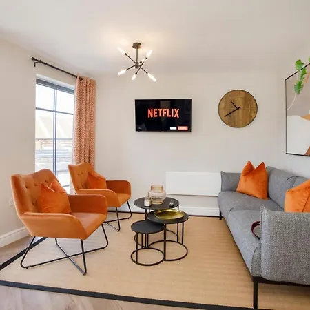 Crescent Court Modern And Luxurious * York