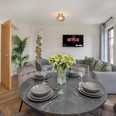 Crescent Court Modern And Luxurious