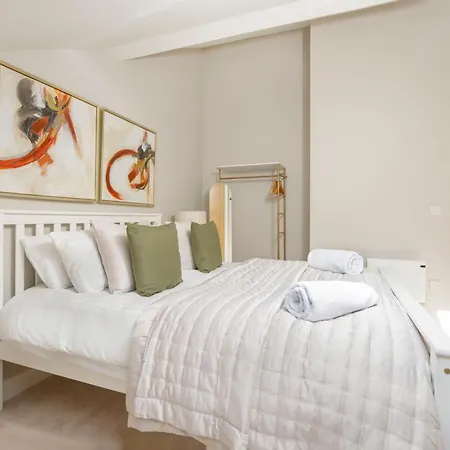 Apartment Crescent Court Modern And Luxurious *