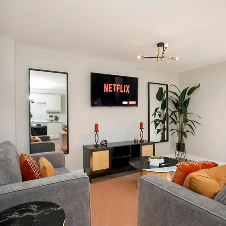 Crescent Court Modern And Luxurious Apartment York
