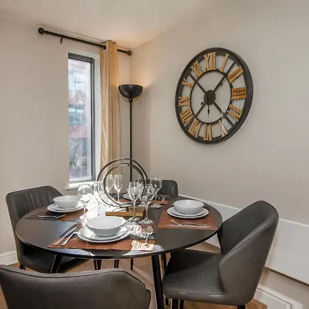 Apartment Crescent Court Modern And Luxurious *