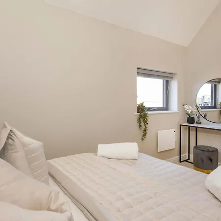 Crescent Court Modern And Luxurious Apartment York