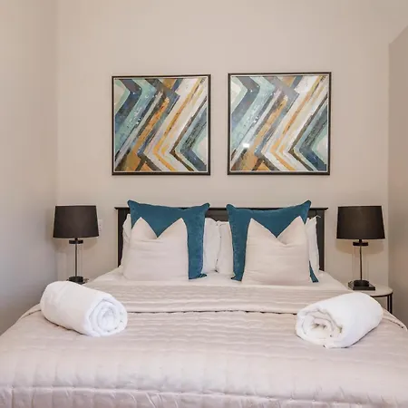 Crescent Court Modern And Luxurious Apartment