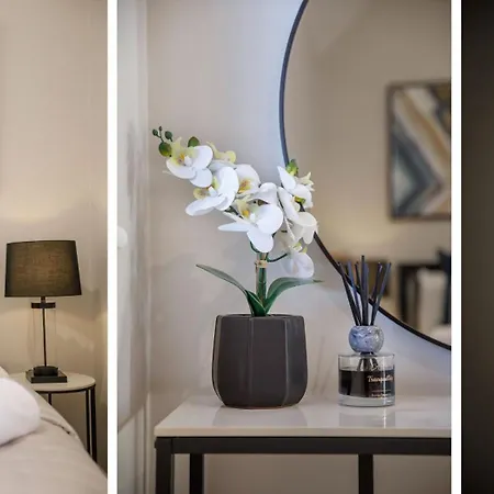 Crescent Court Modern And Luxurious * York
