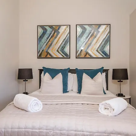 Crescent Court Modern And Luxurious Apartment *