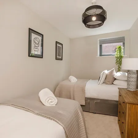 Crescent Court Modern And Luxurious York