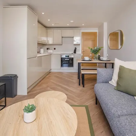 Crescent Court Modern And Luxurious York