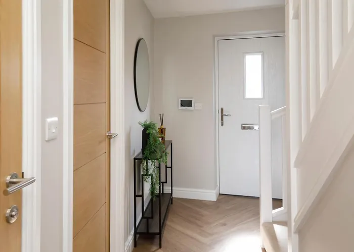 Crescent Court Modern And Luxurious * יורק