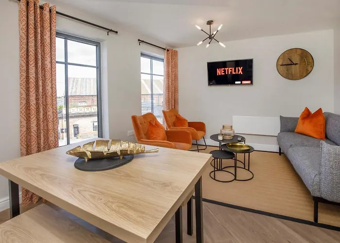 Crescent Court Modern And Luxurious