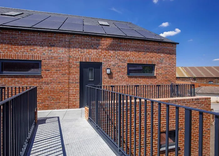 Crescent Court Modern And Luxurious דירה *