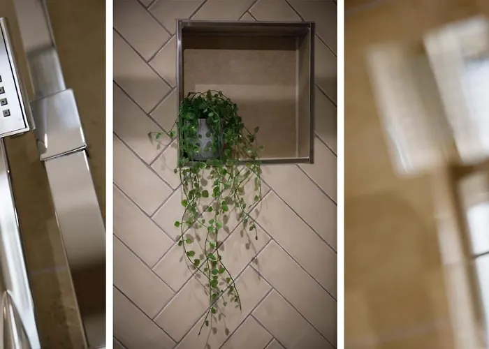 Crescent Court Modern And Luxurious *