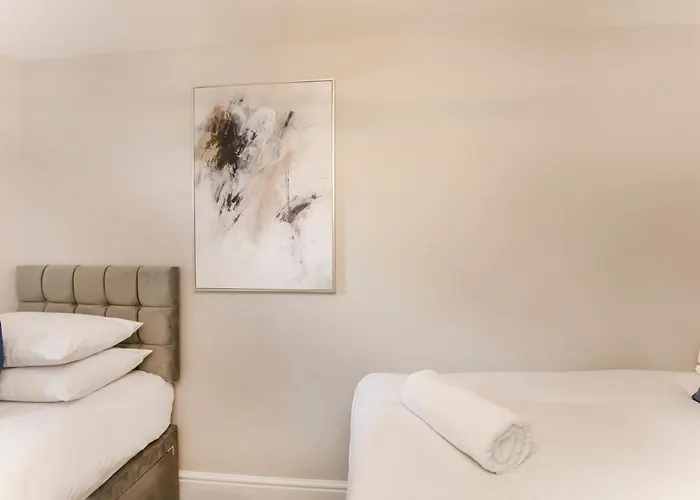 דירה Crescent Court Modern And Luxurious *