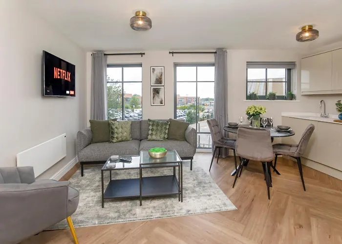 Crescent Court Modern And Luxurious * יורק