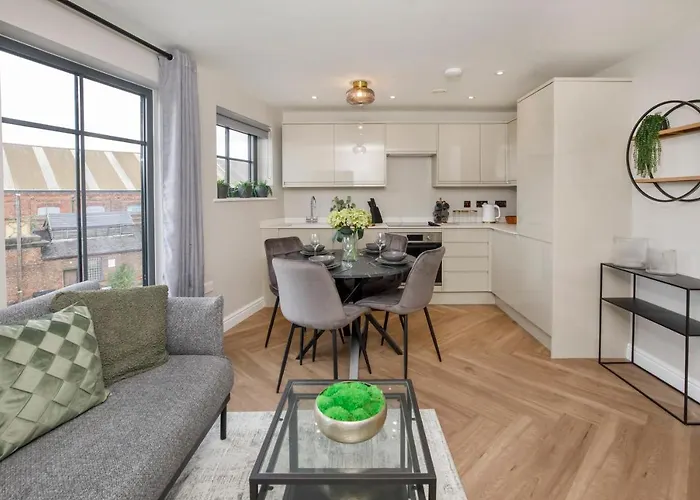 Crescent Court Modern And Luxurious *