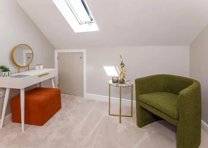 Crescent Court Modern And Luxurious *