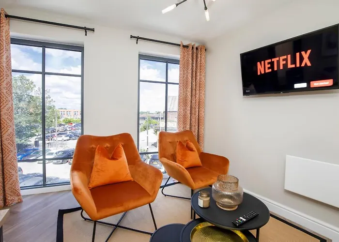 Crescent Court Modern And Luxurious