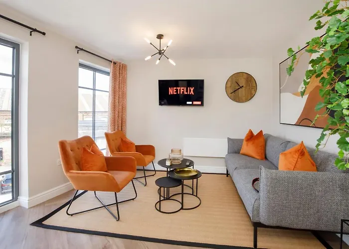 Crescent Court Modern And Luxurious * יורק