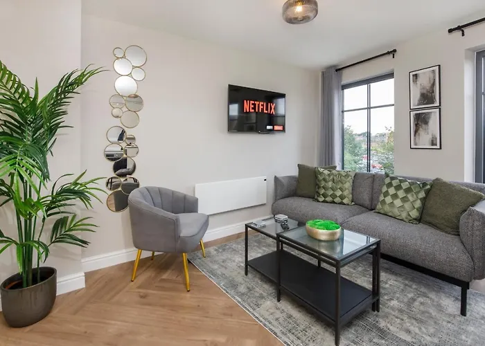 Crescent Court Modern And Luxurious *