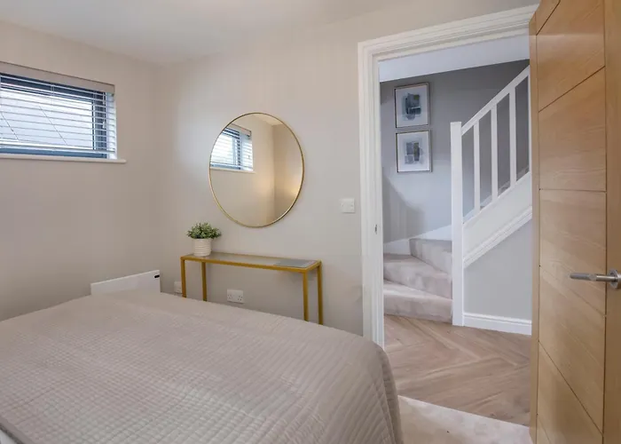 דירה Crescent Court Modern And Luxurious