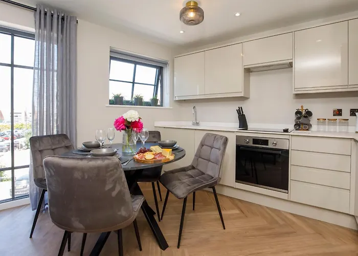 דירה Crescent Court Modern And Luxurious *