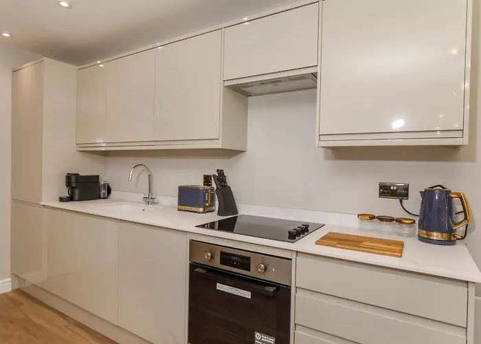 דירה Crescent Court Modern And Luxurious