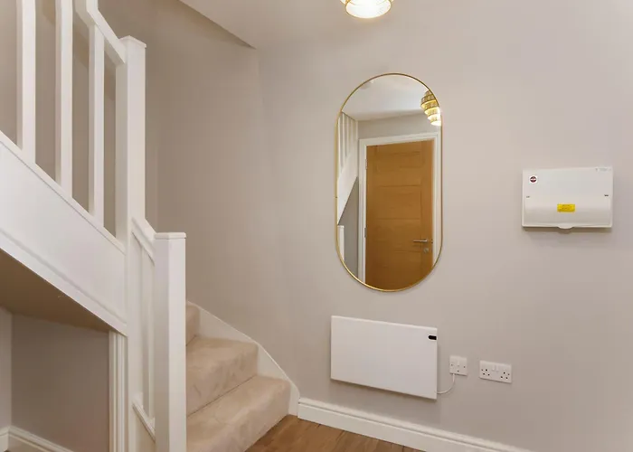 דירה Crescent Court Modern And Luxurious