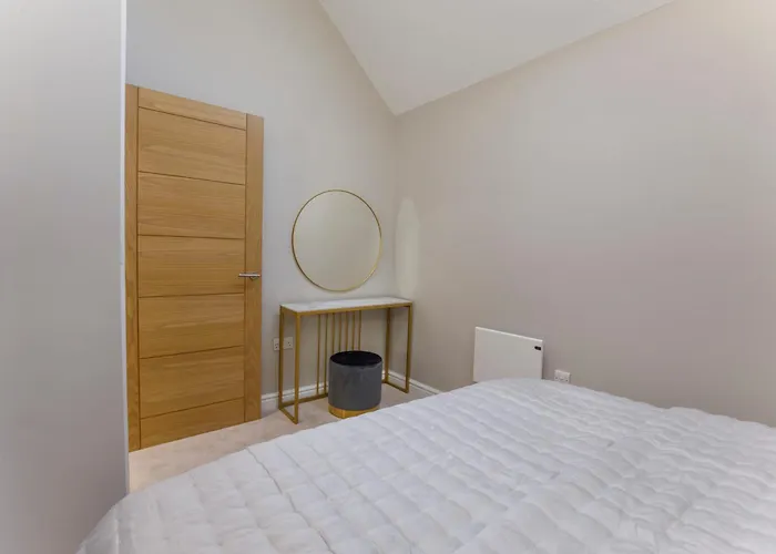 דירה Crescent Court Modern And Luxurious *