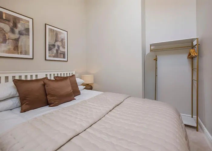 Crescent Court Modern And Luxurious *