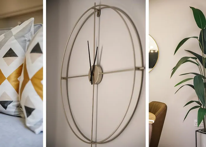 Crescent Court Modern And Luxurious יורק