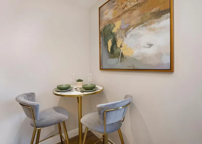 דירה Crescent Court Modern And Luxurious יורק