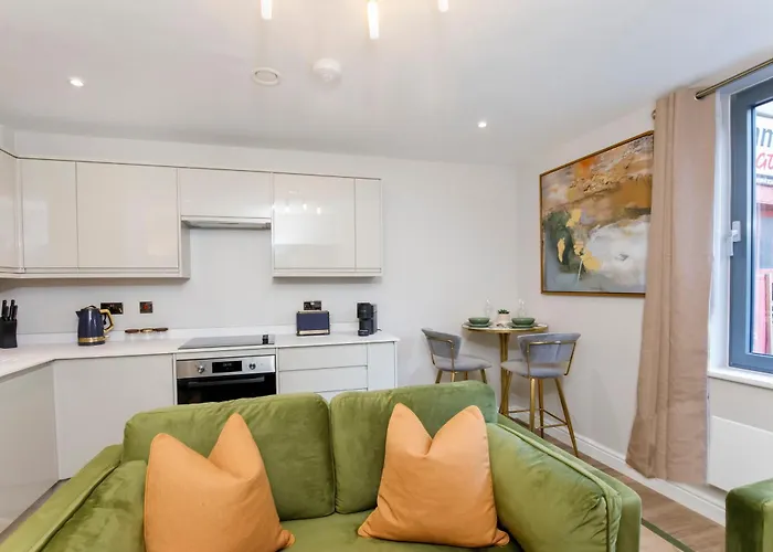 Crescent Court Modern And Luxurious דירה *