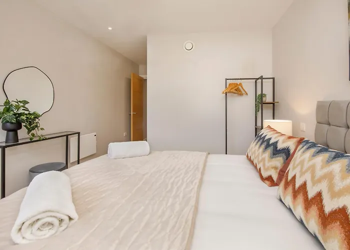 דירה Crescent Court Modern And Luxurious יורק