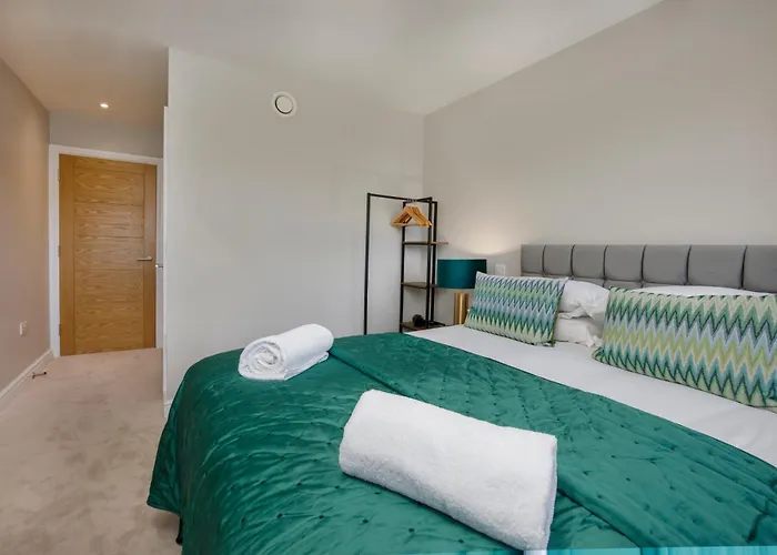 Crescent Court Modern And Luxurious *