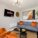 Apartment Crescent Court Modern And Luxurious *