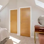 Crescent Court Modern And Luxurious York