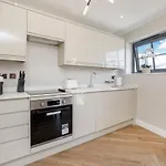Crescent Court Modern And Luxurious York