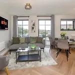 Crescent Court Modern And Luxurious * York