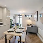 Apartment Crescent Court Modern And Luxurious York