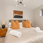 Apartment Crescent Court Modern And Luxurious *