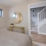 Apartment Crescent Court Modern And Luxurious